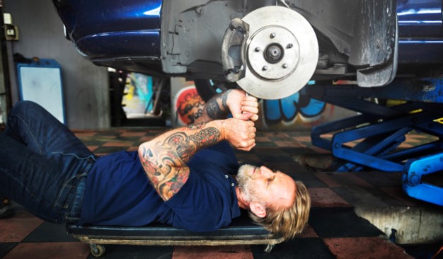 Féket mikor kell cserélni.